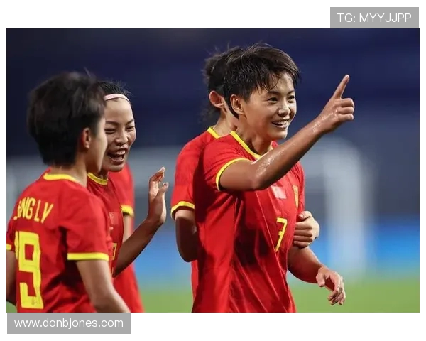 中国女足热身赛 3-0 青岛西海岸女足 王霜领衔锋线建功 新战术初见成效(1)